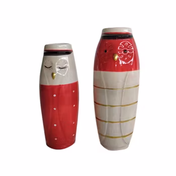 Ugle vase med rød hue