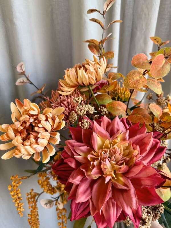 Dahlia lys bordeaux