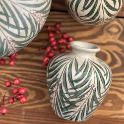Vase m/gren og bær