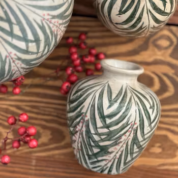 Vase m/gren og bær