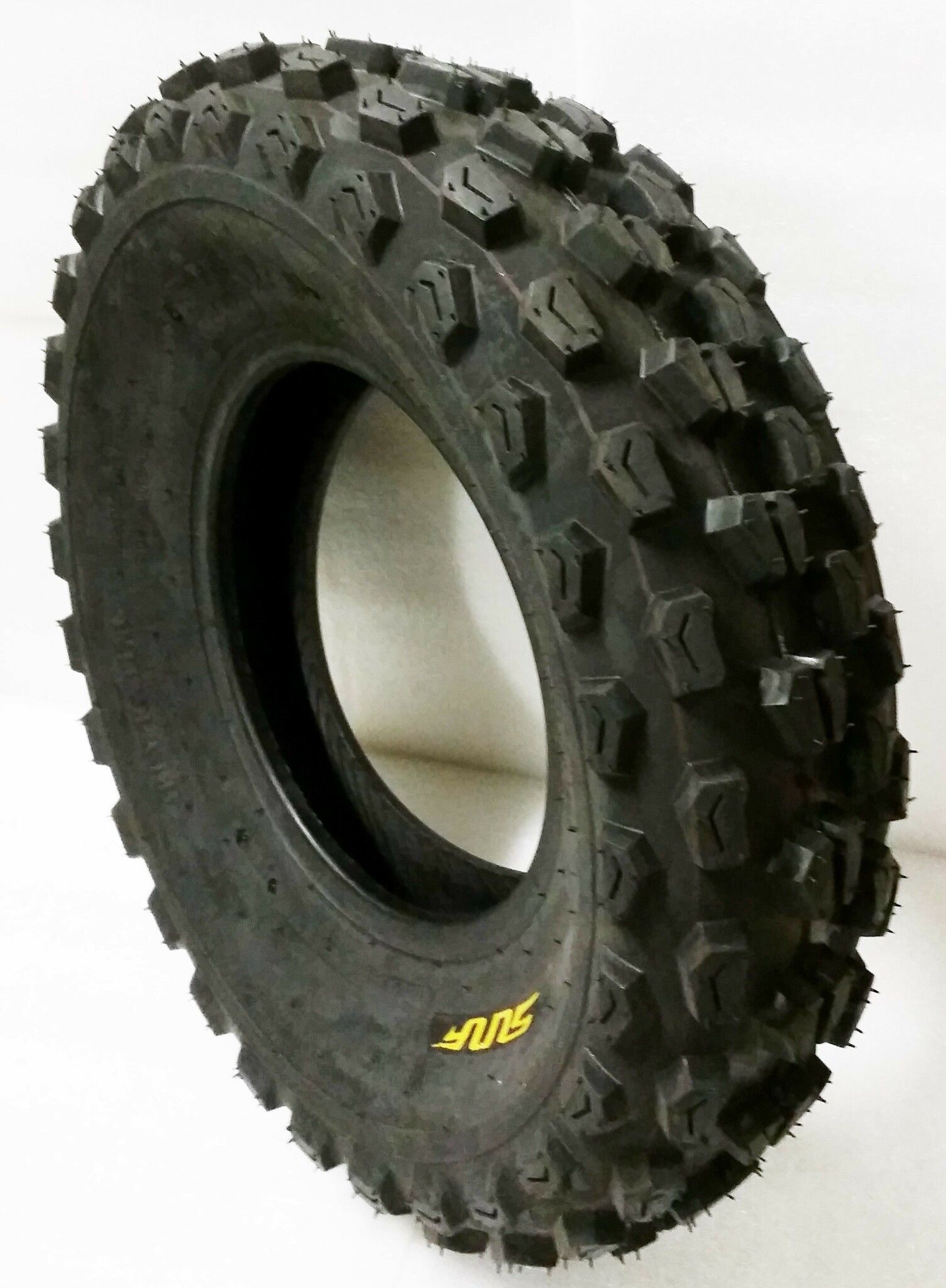 Framdäck Sunf A-017 22x7-10