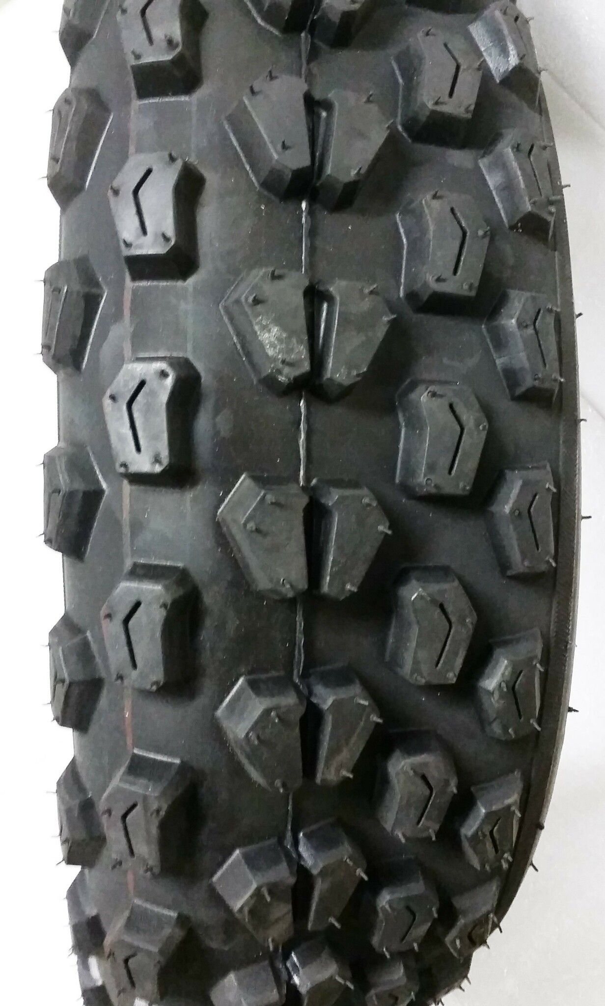 Framdäck Sunf A-017 22x7-10