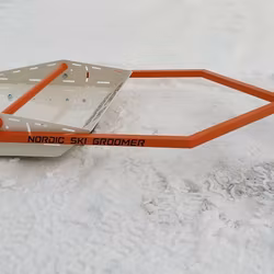 Spårdragare Nordic Ski Groomer