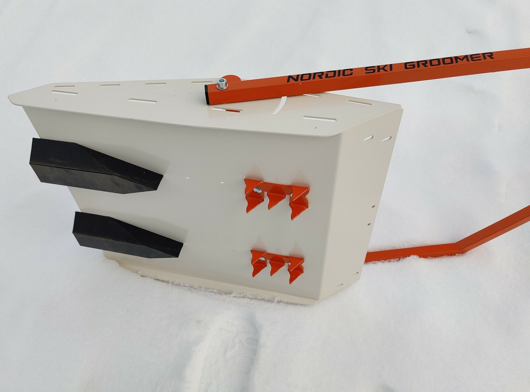 Spårdragare Nordic Ski Groomer