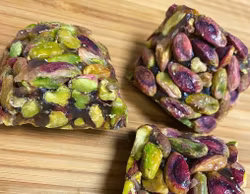 King 1kg راحة هرم ملوكي بالفستق الحلبي