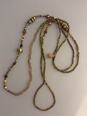 ”Handgjorda halsband” pärlhalsband,med bärnseten pärlor 92cm