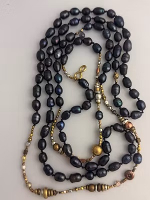 ”Handgjorda halsband” extra långt pärlhalsband. 134cm