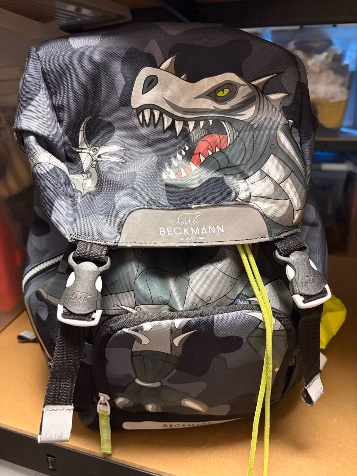 Beckmann Camo Rex-skoletasken set forfra
