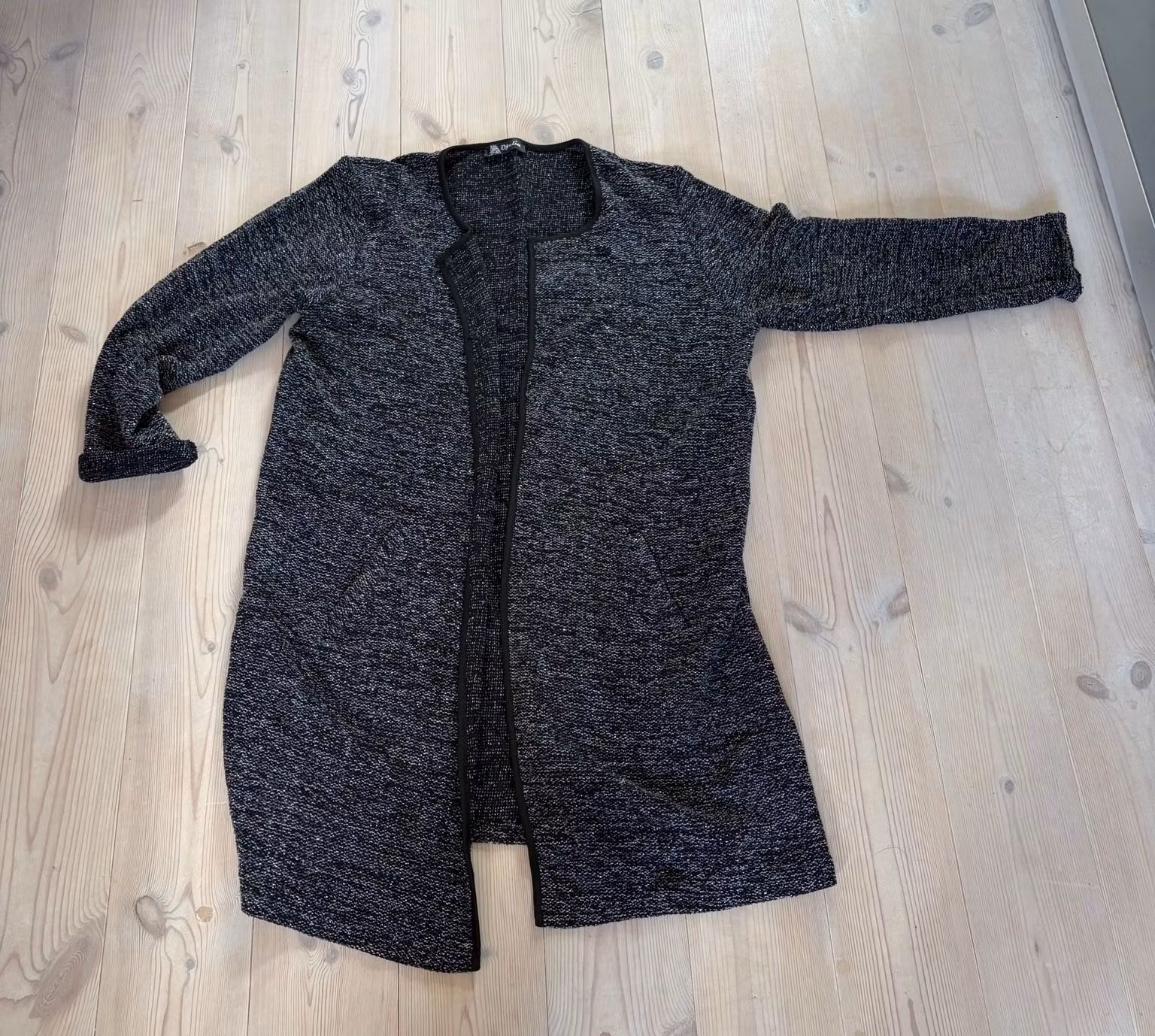 Ofelia cardigan set forfra – faktisk vare