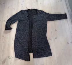 Lang cardigan Ofelia – sort/grå med glimmer, str. XXL