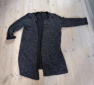 Lang cardigan Ofelia – sort/grå med glimmer, str. XXL