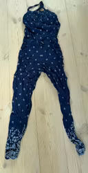 Buksedragt H&M – mørkeblå med blomster, str. 128