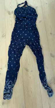 Buksedragt H&M – mørkeblå med blomster, str. 128