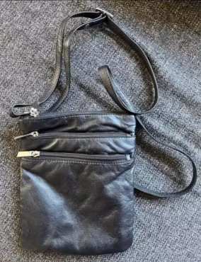 Crossbody taske