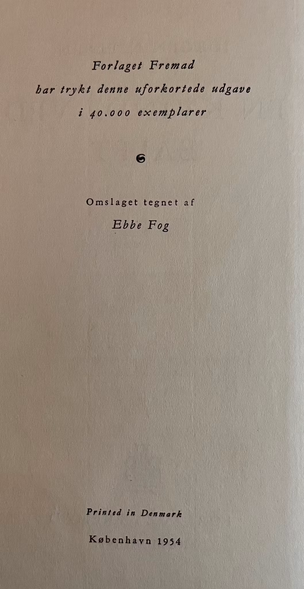 Bog - En kvinde ved bålet