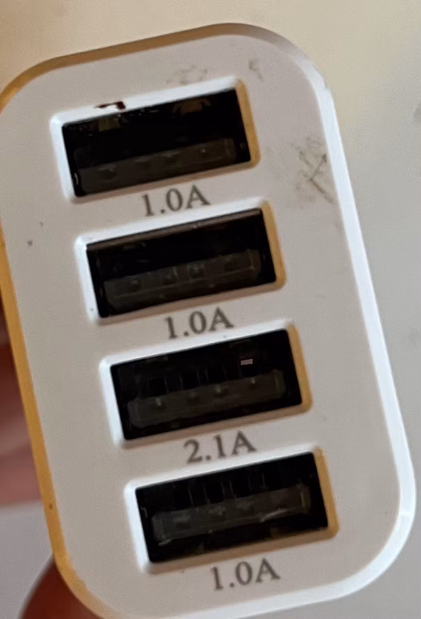 Biloplader med 4 USB