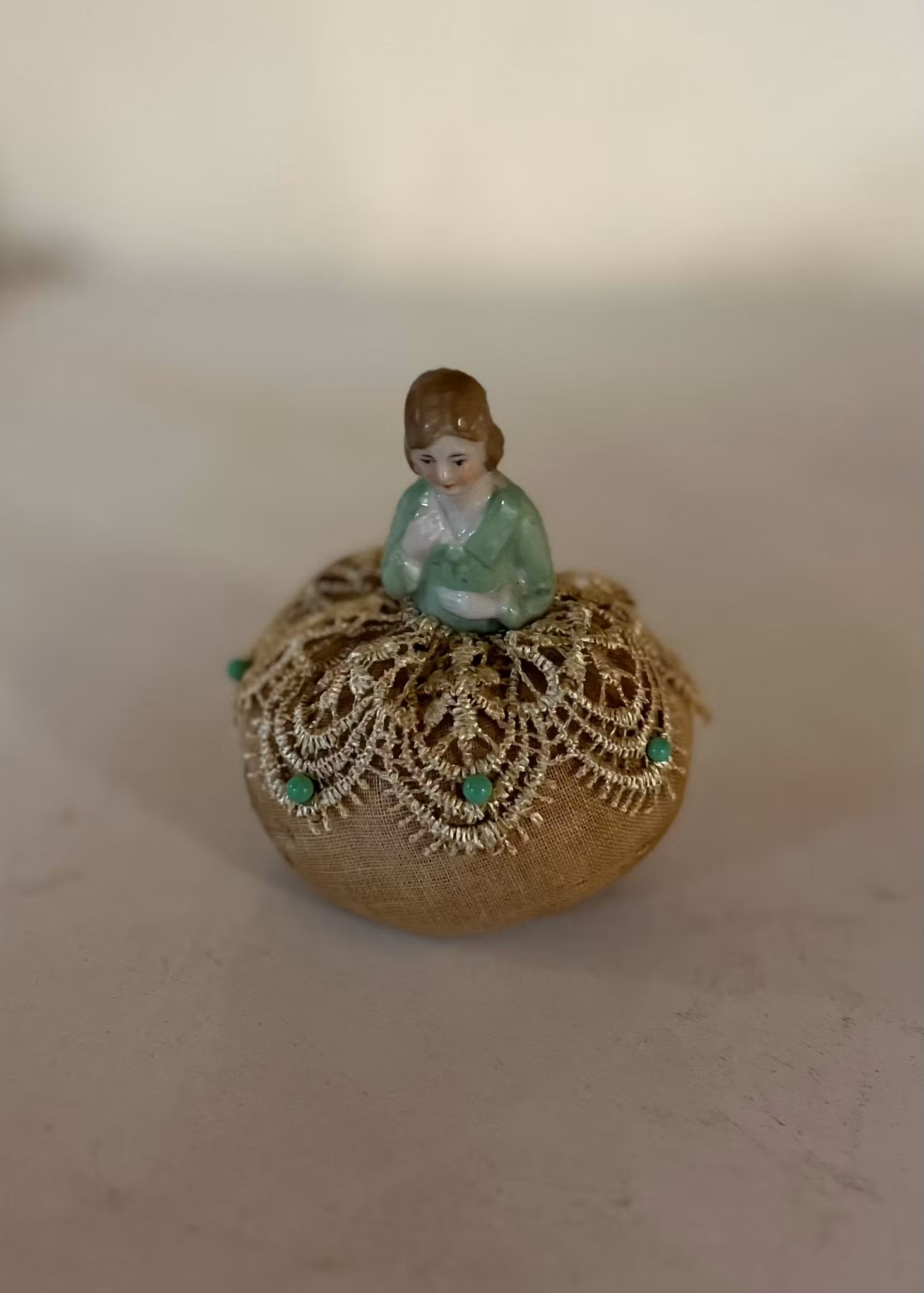 Nålepude med halv dame