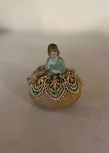 Nålepude med halv dame
