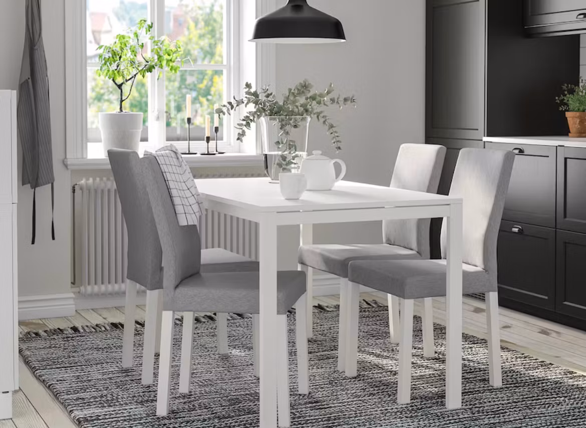 Ikea spisebord med 4 stole