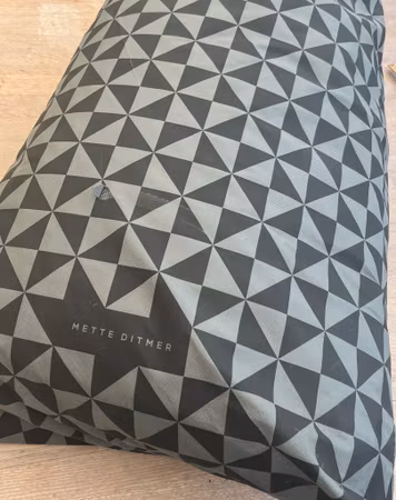 Sengetæppe med puder