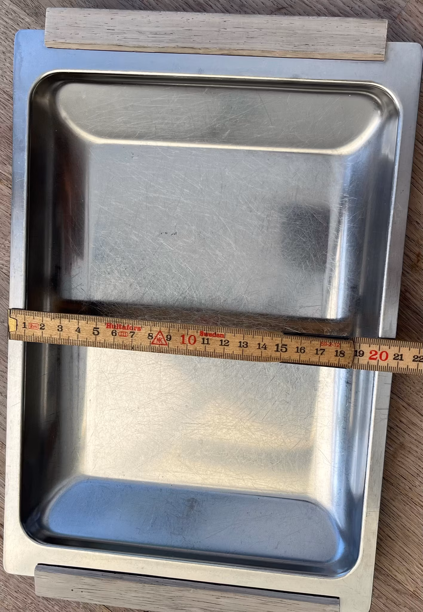 Vintage Dansk Serveringsbakke i Rustfrit Stål med Træhåndtag