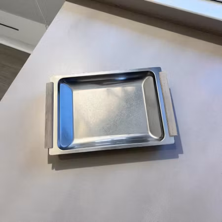 Vintage Dansk Serveringsbakke i Rustfrit Stål med Træhåndtag