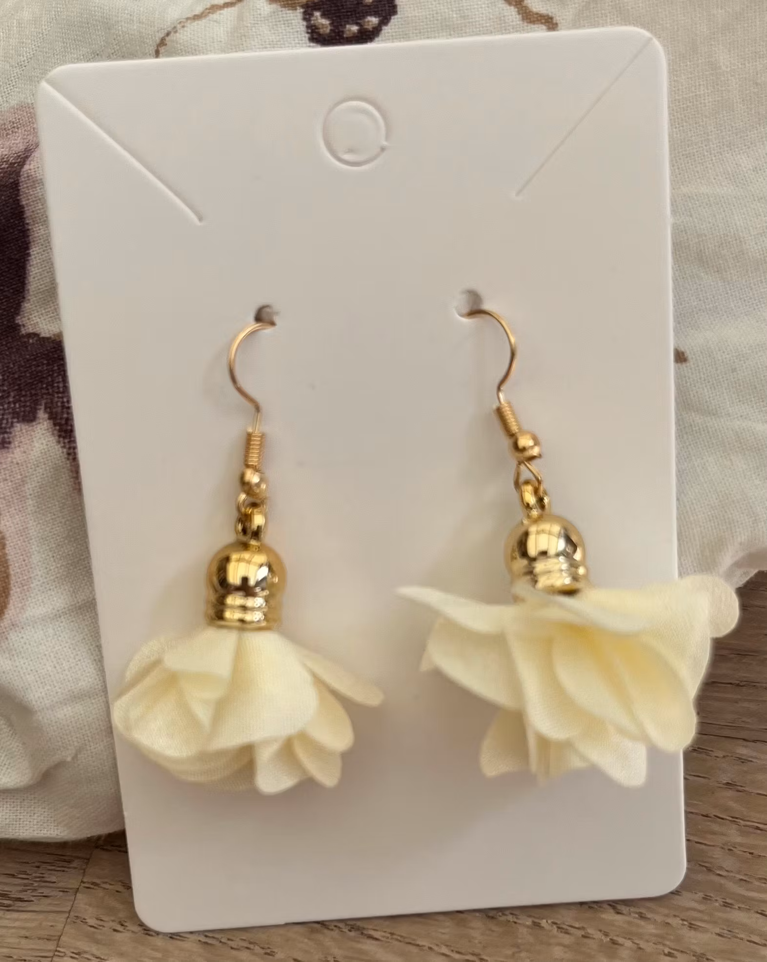 Elegante Blomsterøreringe i Chiffon