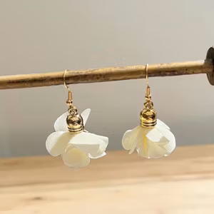 Elegante Blomsterøreringe i Chiffon