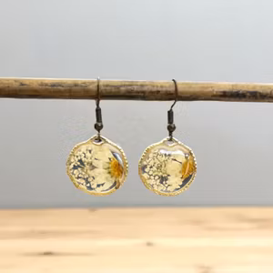 Øreringe med pressede blomster