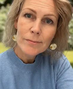 Øreringe med pressede blomster