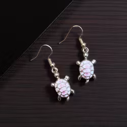 Lyserøde skildpaddeøreringe