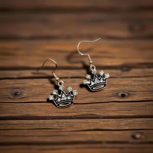 Kroneøreringe med funklende sten