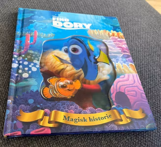 Find Dory – Magisk historie med udskåret hologramomslag