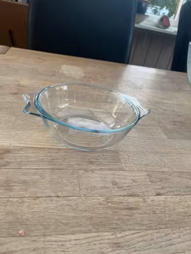 Pyrex glasskål / et ildfast fad