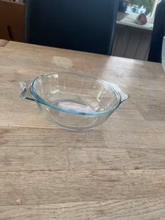 Pyrex glasskål / et ildfast fad