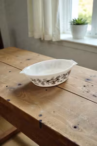 Vintage Pyrex ildfast fad med blomstermotiv