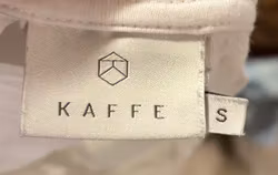 T-shirt fra Kaffe - str. S