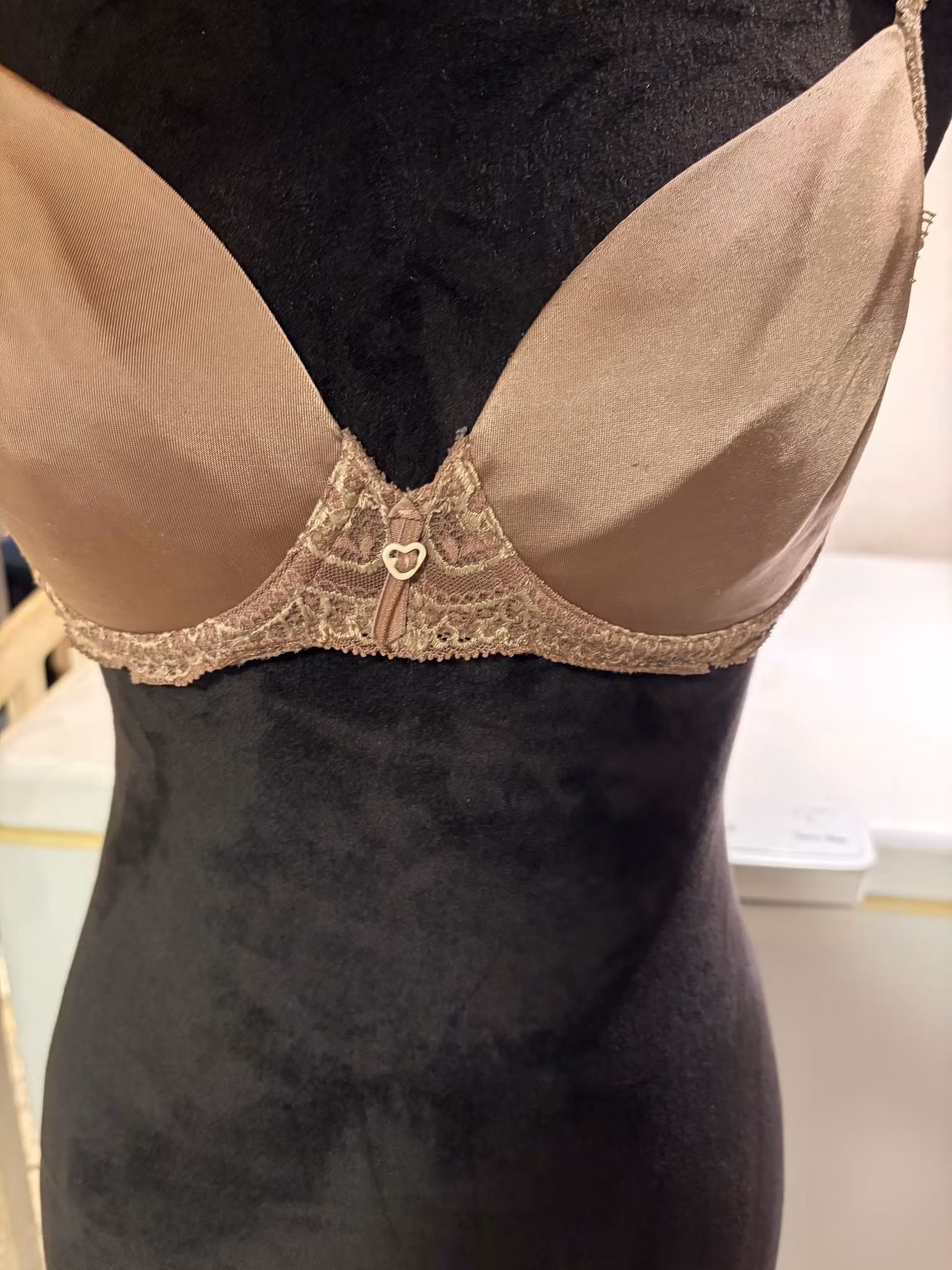 Triumph BH målt til 70A / 65B (se billeder)