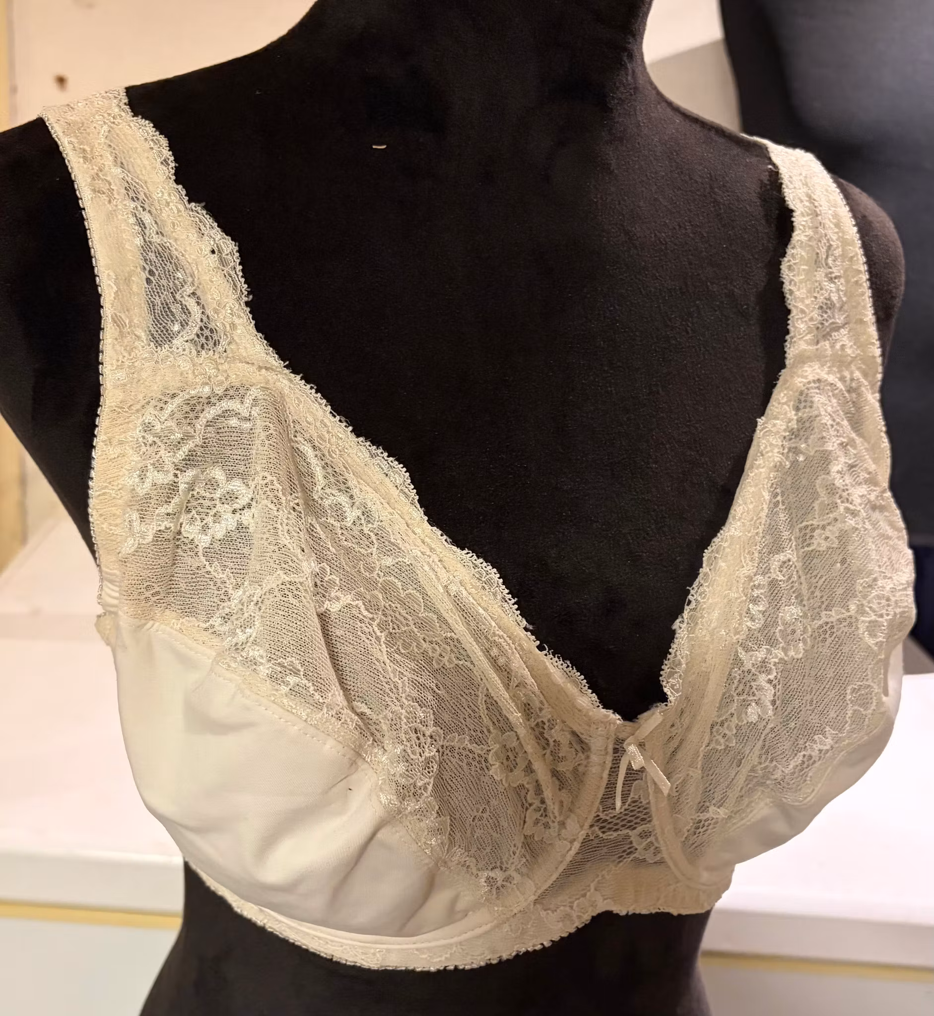 Units Soft-bh str. 85F – Hvid med blonder