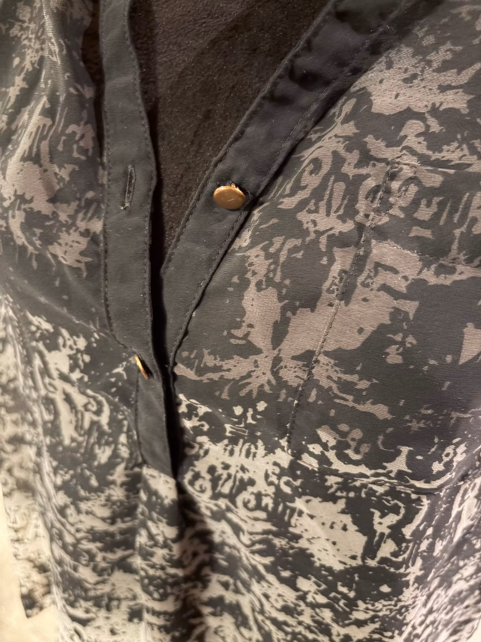 Mønstret top fra ONLY m. nitter på skuldre – Str. S-M