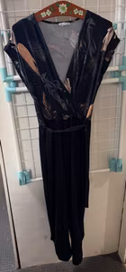 Buksedragt Creme Fraiche  med Fjerprint – Str. S/M