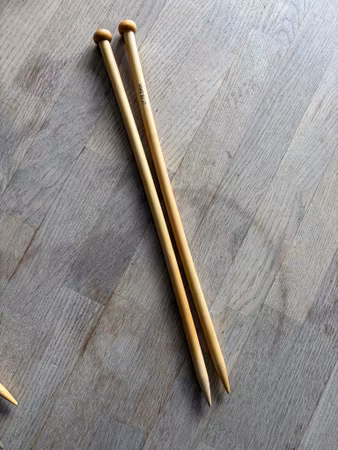 Bambus strikkepinde – 10 mm, ca. 35 cm