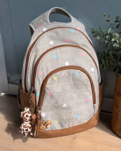 Prikkedrøm – Rummelig rygsæk med charmerende detaljer 🎒🌸