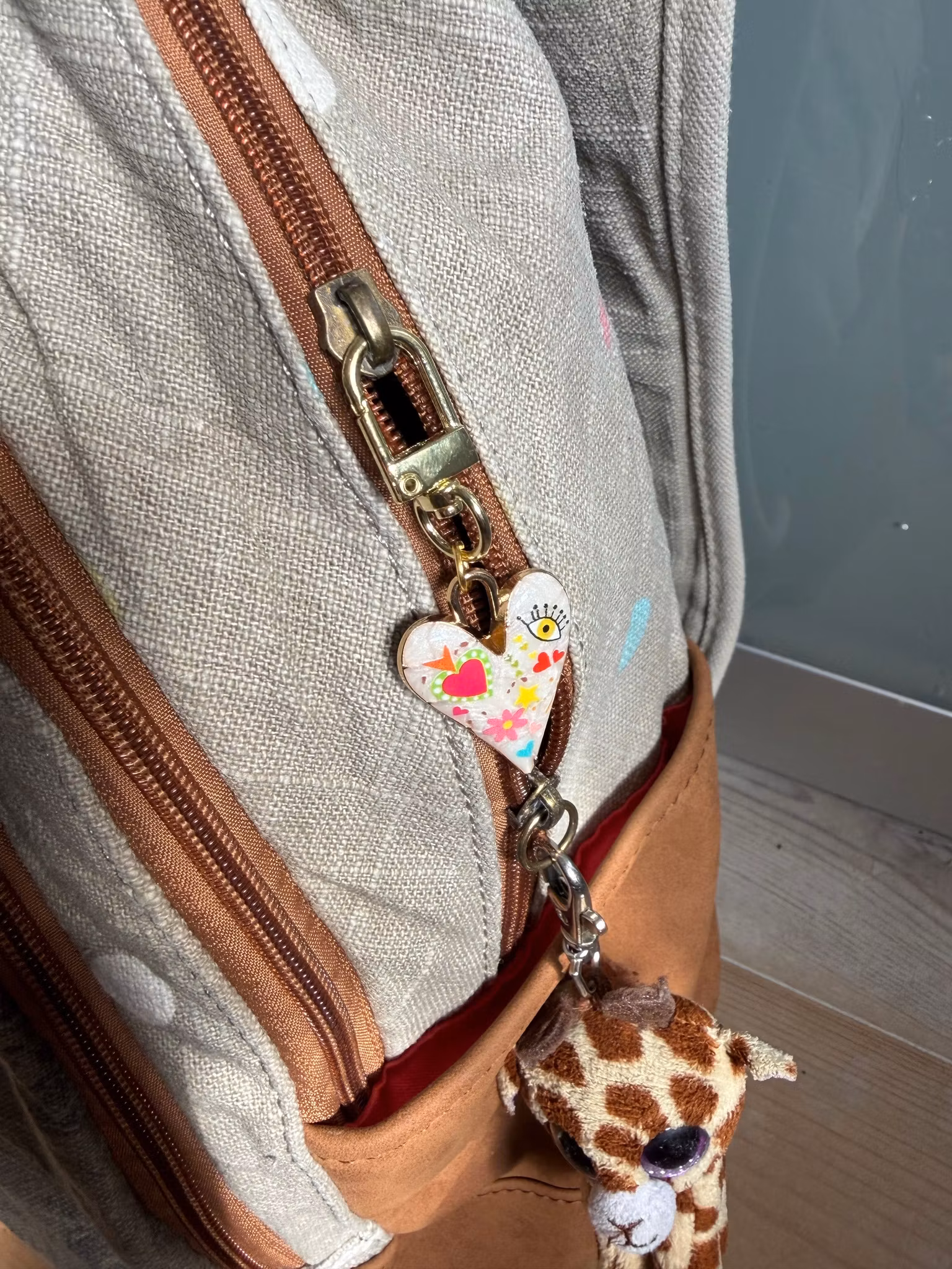Prikkedrøm – Rummelig rygsæk med charmerende detaljer 🎒🌸