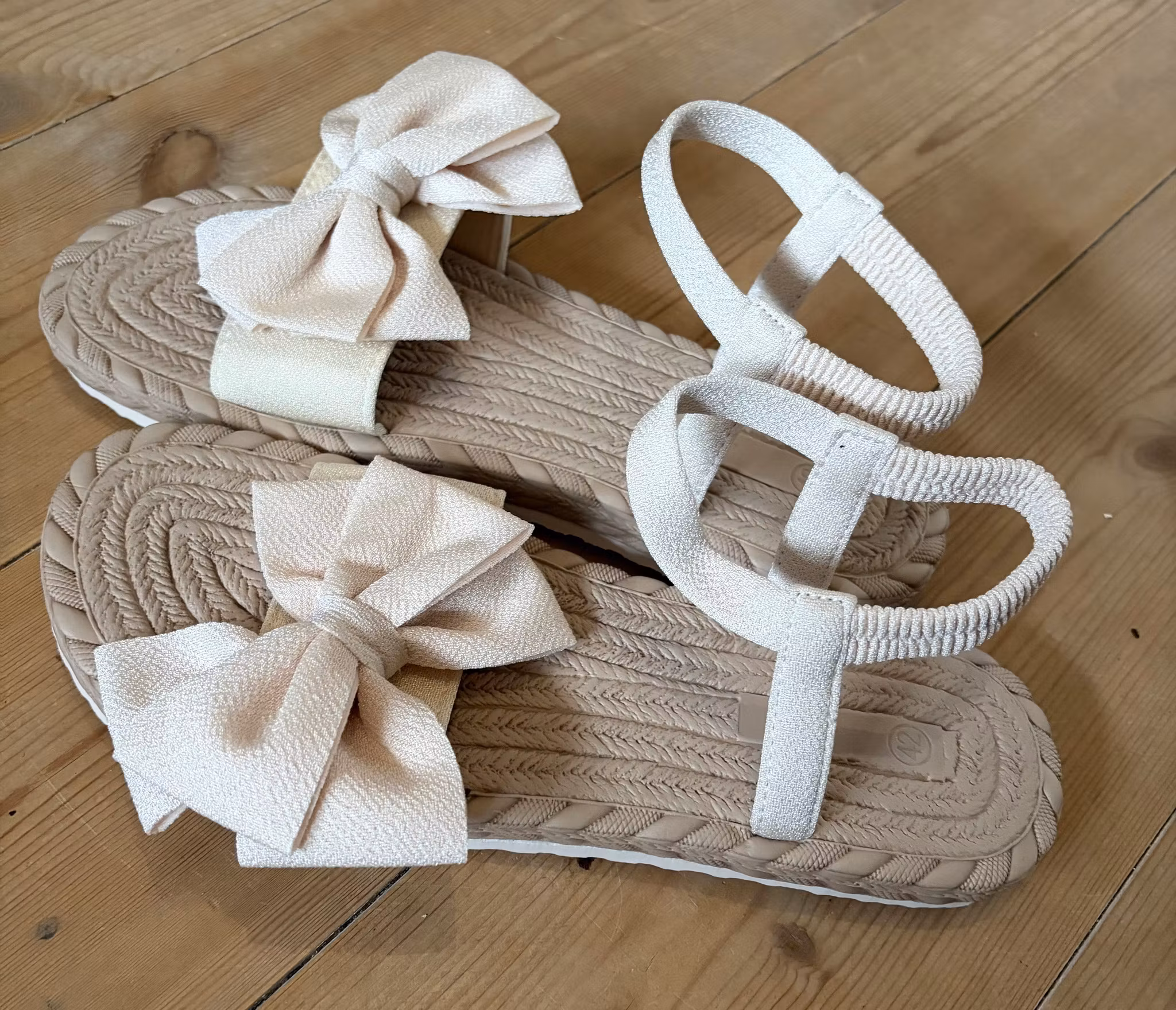 Sandaler til dame – lille i størrelsen, ca. str. 40