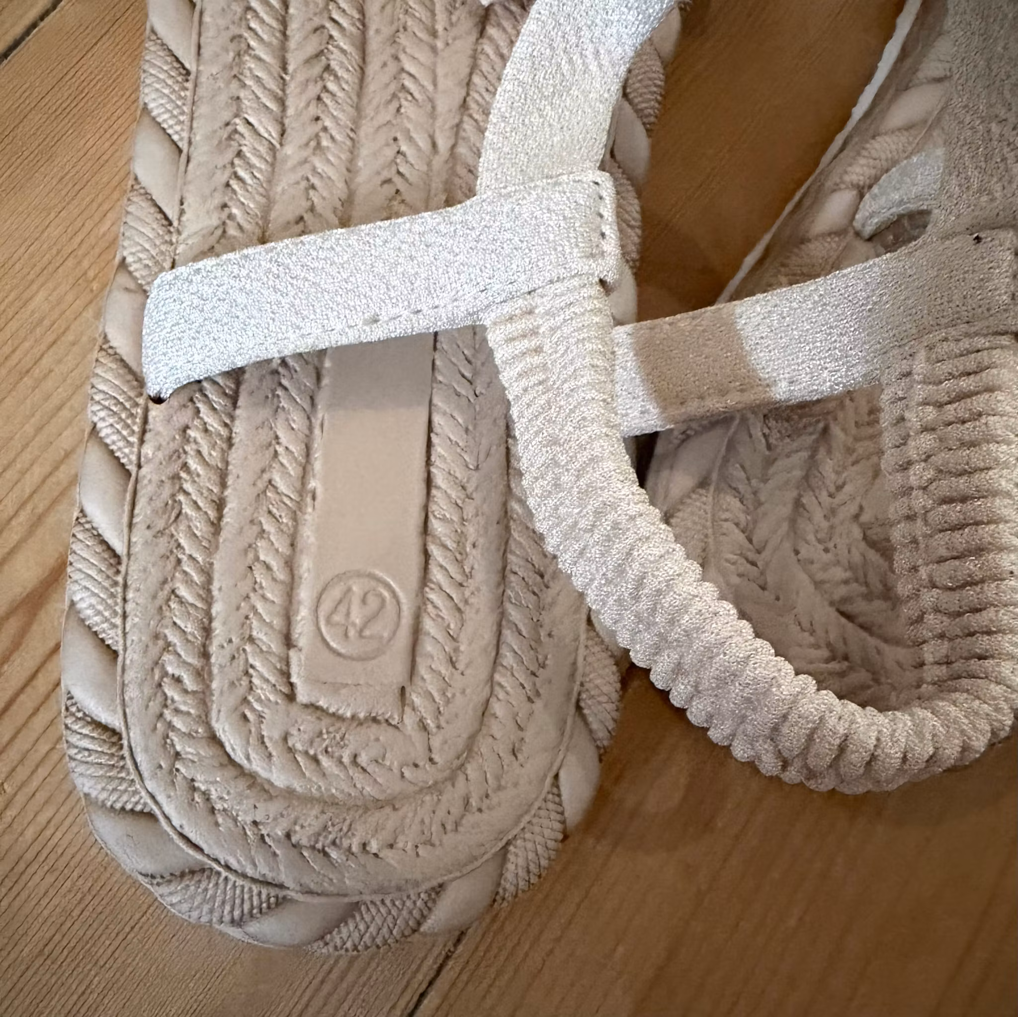 Sandaler til dame – lille i størrelsen, ca. str. 40