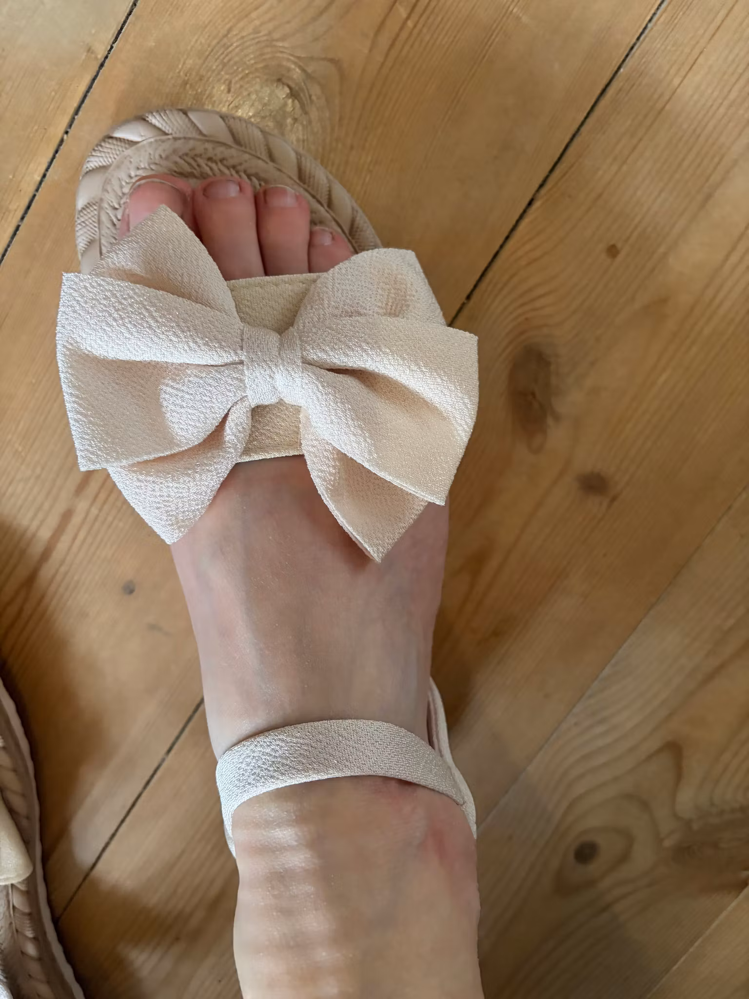 Sandaler til dame – lille i størrelsen, ca. str. 40