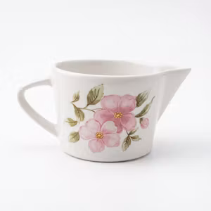 Rosa blomster på kaffebordet – vintage flødekande