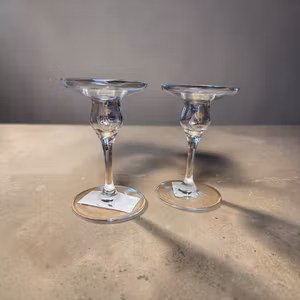 Holmegaard lysestager i klart glas – et elegant par