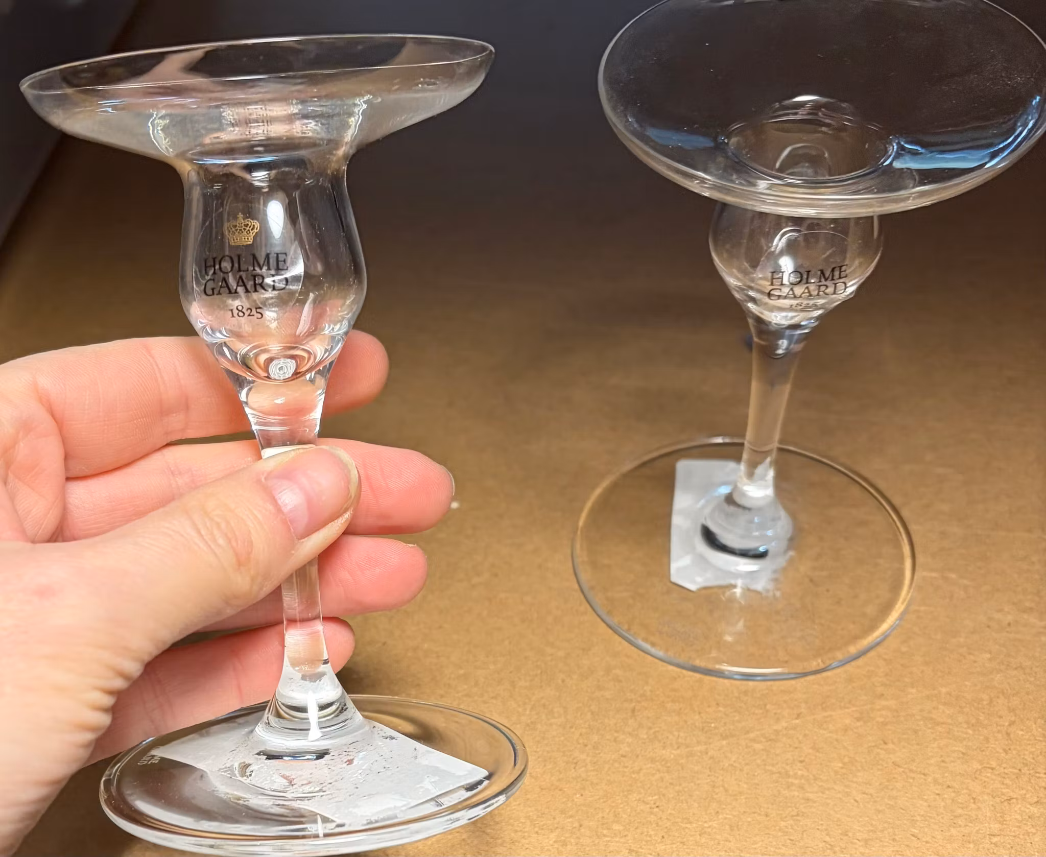 Holmegaard lysestager i klart glas – et elegant par